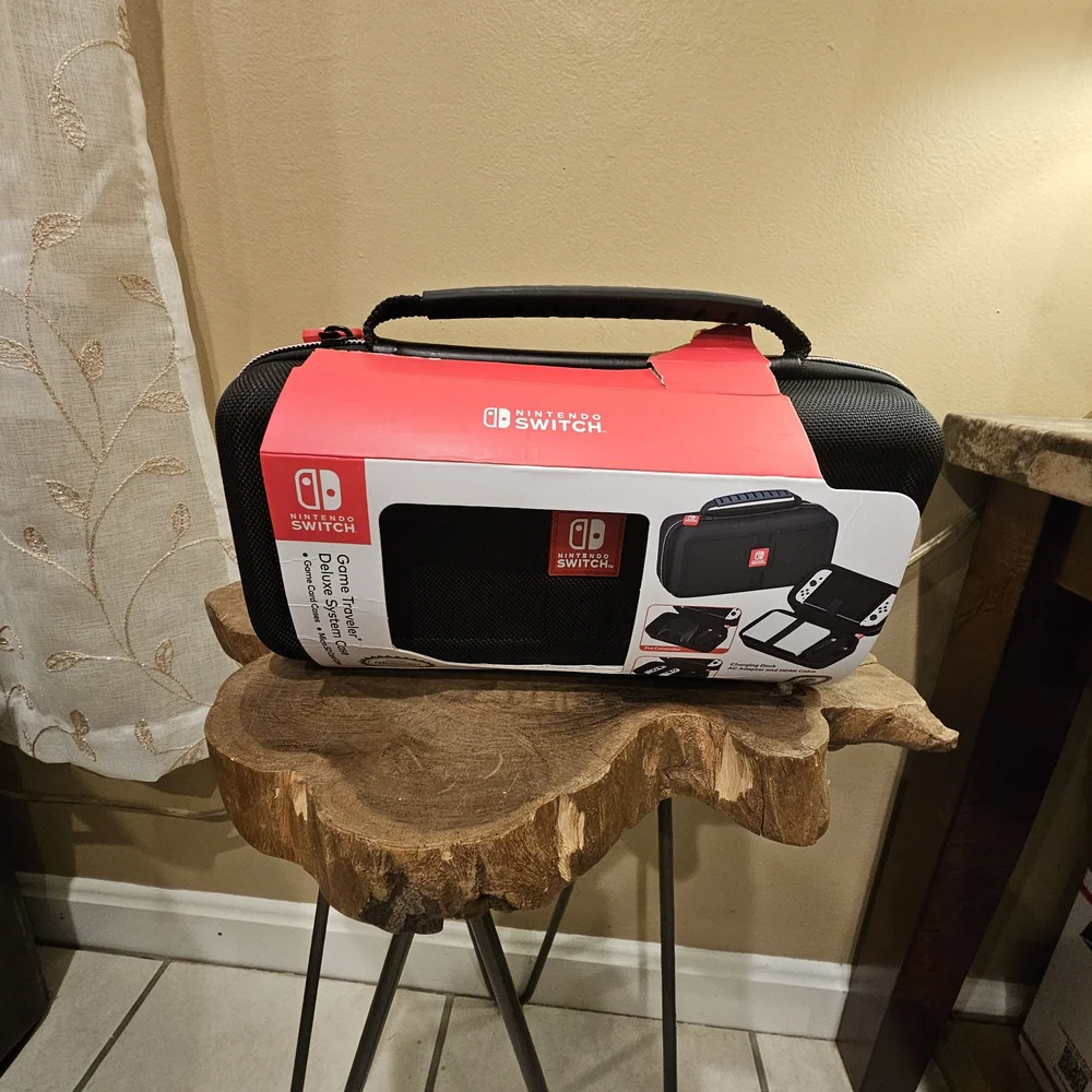 Nintendo Switch Game Traveler Deluxe Travel Case - Picture 11 of 11